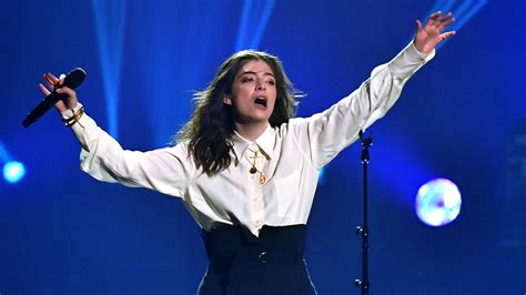 Lorde Shares the Story Behind Her Cheeky Album Cover in Rare ...